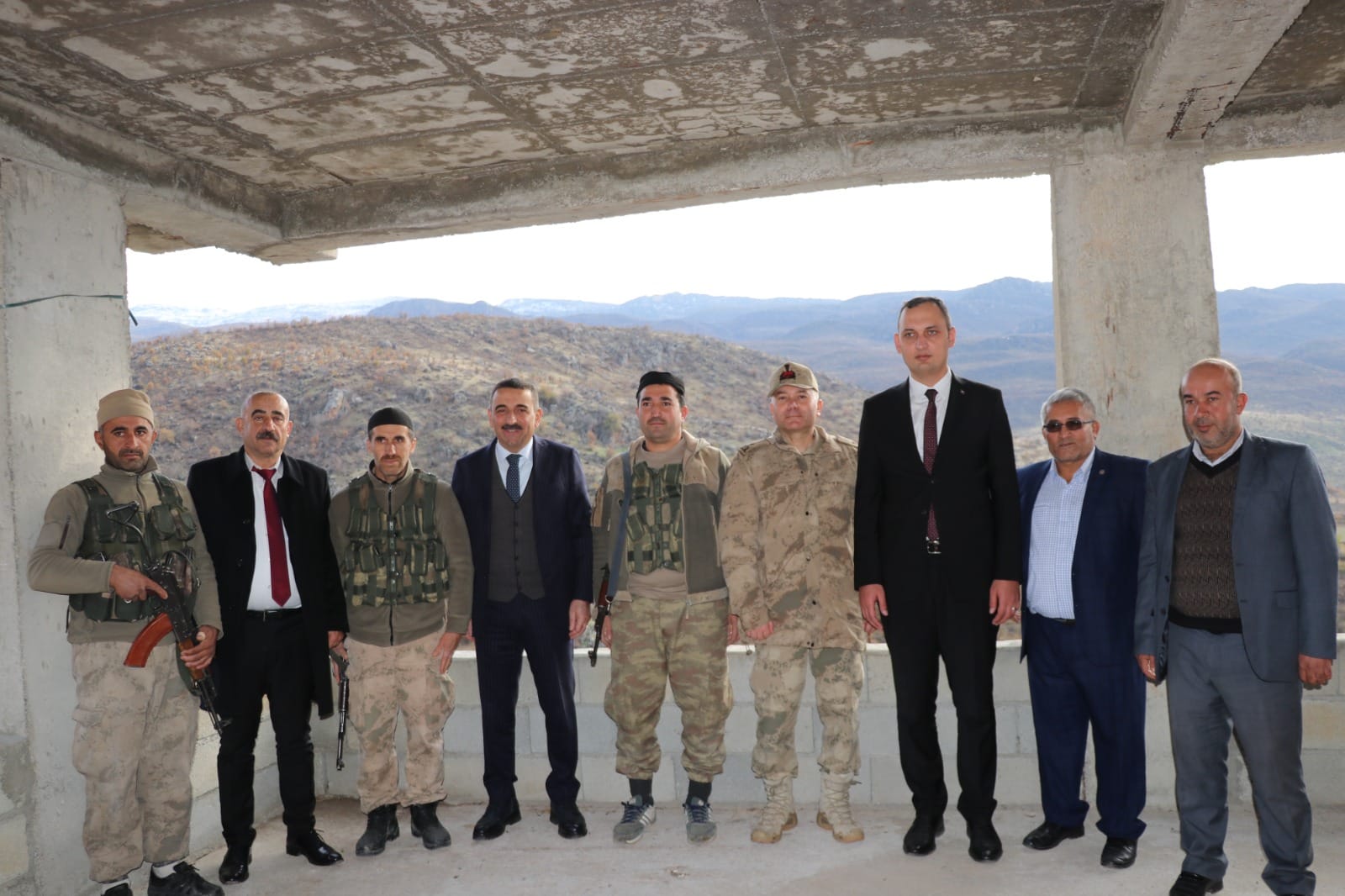 Vali̇ / Beledi̇ye Başkan V. Hacibektaşoğlu.” Amacimiz; Kirsalda Yaşayan Vatandaşlarimizin Yaşam Standartlarini Yükseltmekti̇r.” Vali̇ / Beledi̇ye Başkan V. Hacibektaşoğlu, Köy Zi̇yaretleri̇ni̇ Sürdürüyor