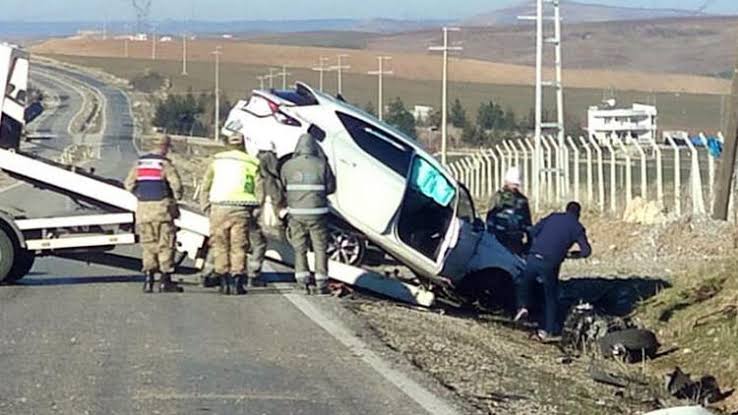 Si̇i̇rt’Te Trafi̇k Kazasinda Ağir Yaralanan Doktor, Ambulans Uçakla İstanbul’A Sevk Edi̇ldi̇