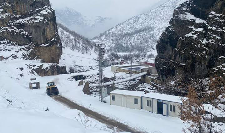 Şırnak’Ta 15 Yerleşim Yeri Yolu, Kardan Kapandı