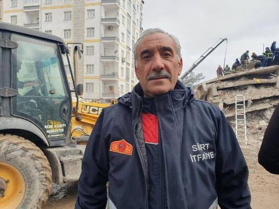 Siirt Devlet Hastanesi´nde Kalp Rahatsızlığı Nedeniyle Anjiyo Olan, Siirt Belediyesi İtfaiye Müdürü Mizbah Yılmaz, Depremin Hemen Ardından 15 Kişilik Ekibiyle Diyarbakır´a Geldi.