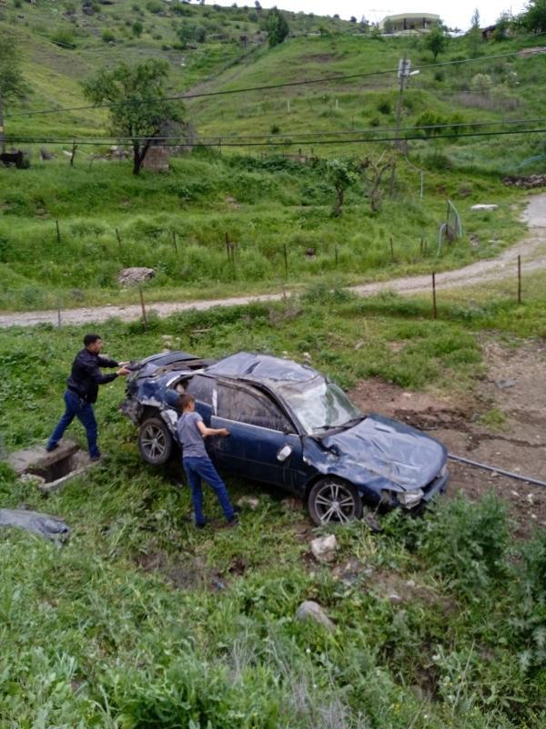 Siirt’Te Transit İle Otomobil Çarpıştı: 1 Yaralı 