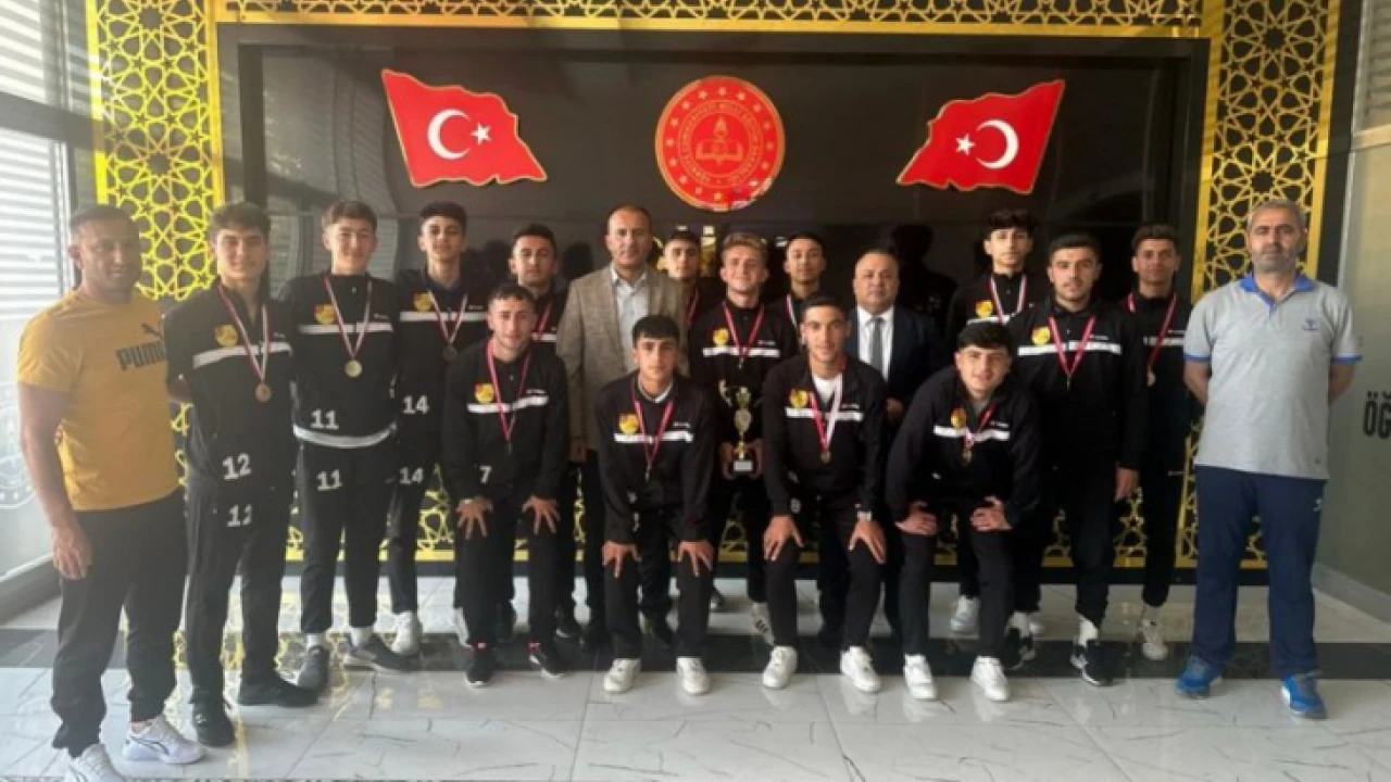 Siirt Spor Lisesi Futbol Takımı Türkiye Finallerinde