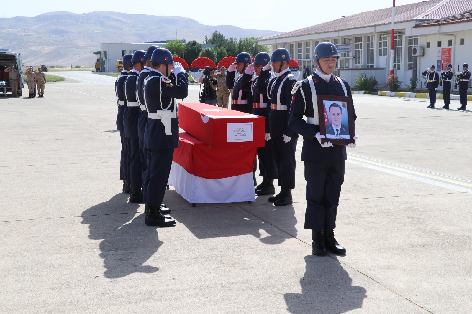 Şehi̇t Uzman Çavuş Aydin Ceylan, Dualar Eşli̇ği̇nde Uğurlandi | Siirt Olay Haber