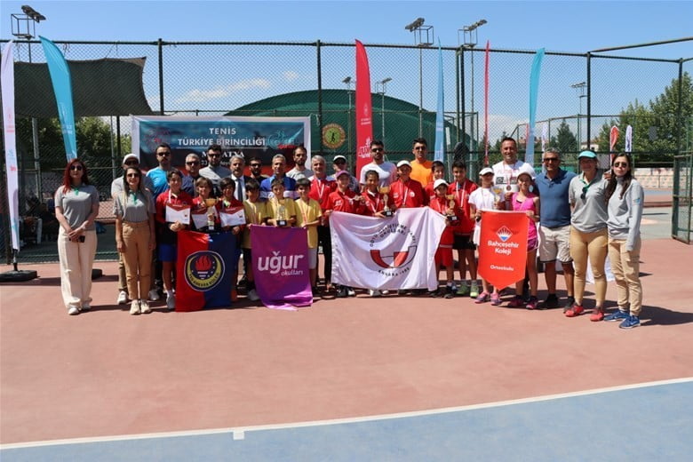 Siirtli Minik Sporcular Türkiye Tenis Şampiyonasına Katıldı!