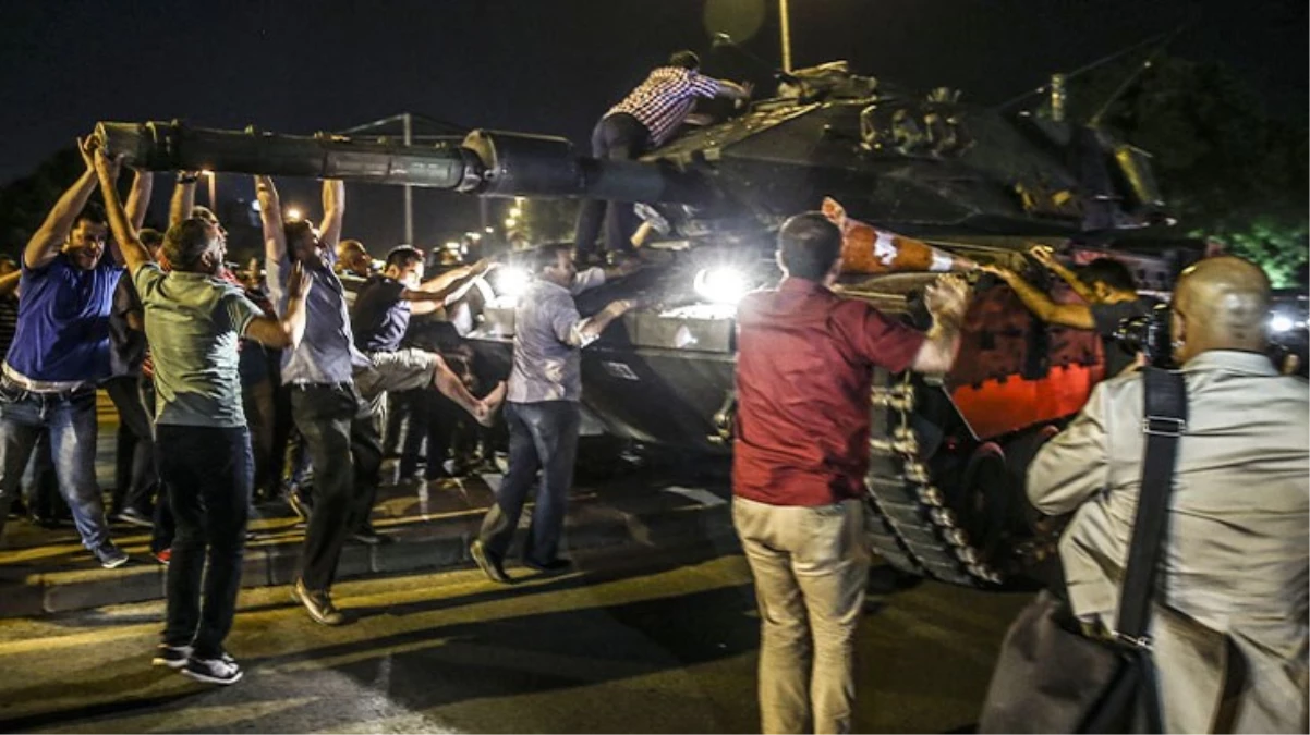 Halkın, Fetö’Ye Ve Hain Darbe Planına Tokat Gibi Bir Cevap Vermesinin Üzerinden Tam 7 Yıl Geçti! İşte 15 Temmuz Gecesi Tüm Yaşananlar