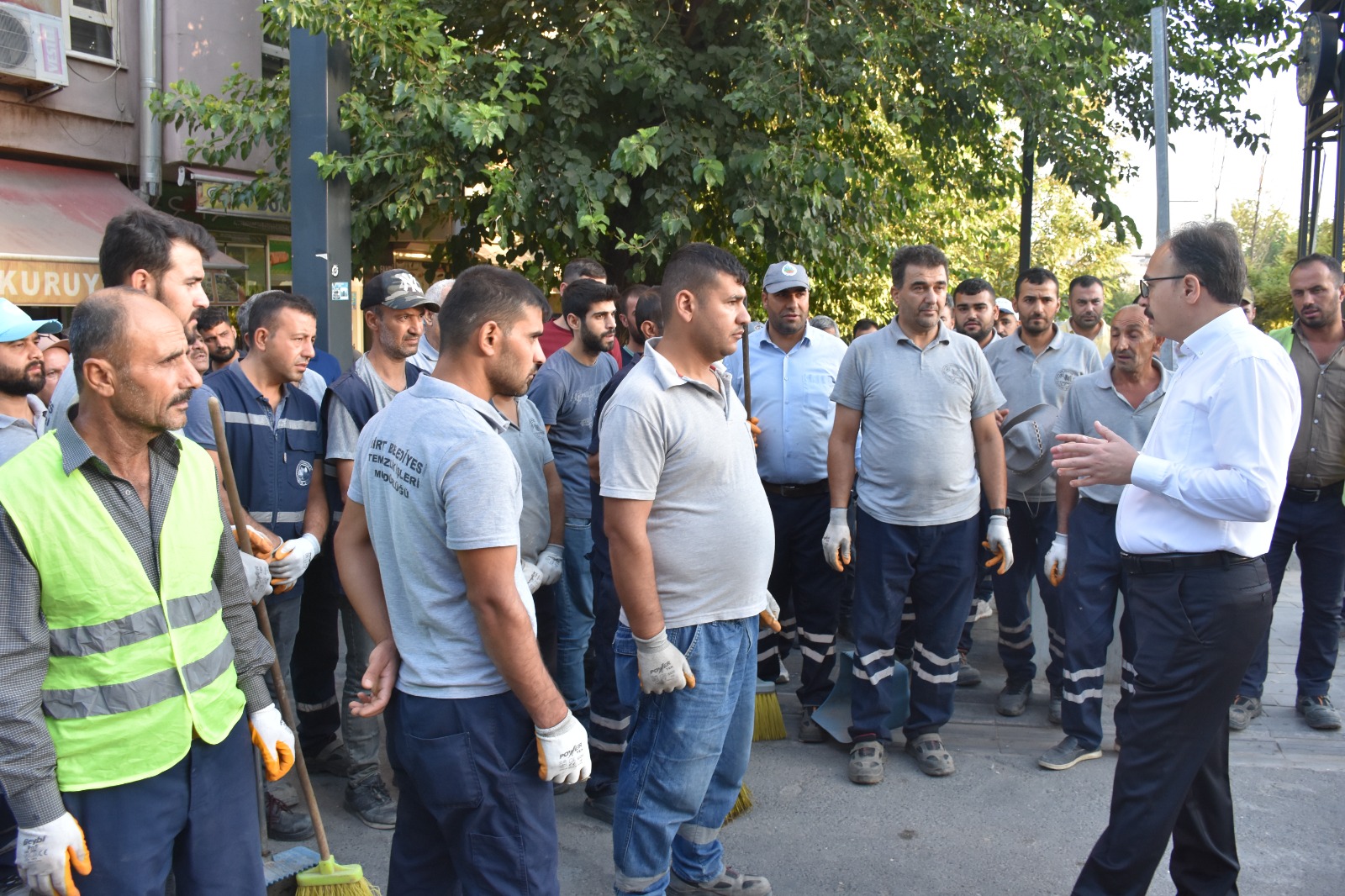 Si̇i̇rt’te Temi̇zli̇k Seferberli̇ği̇ Başladi | Siirt Olay Haber