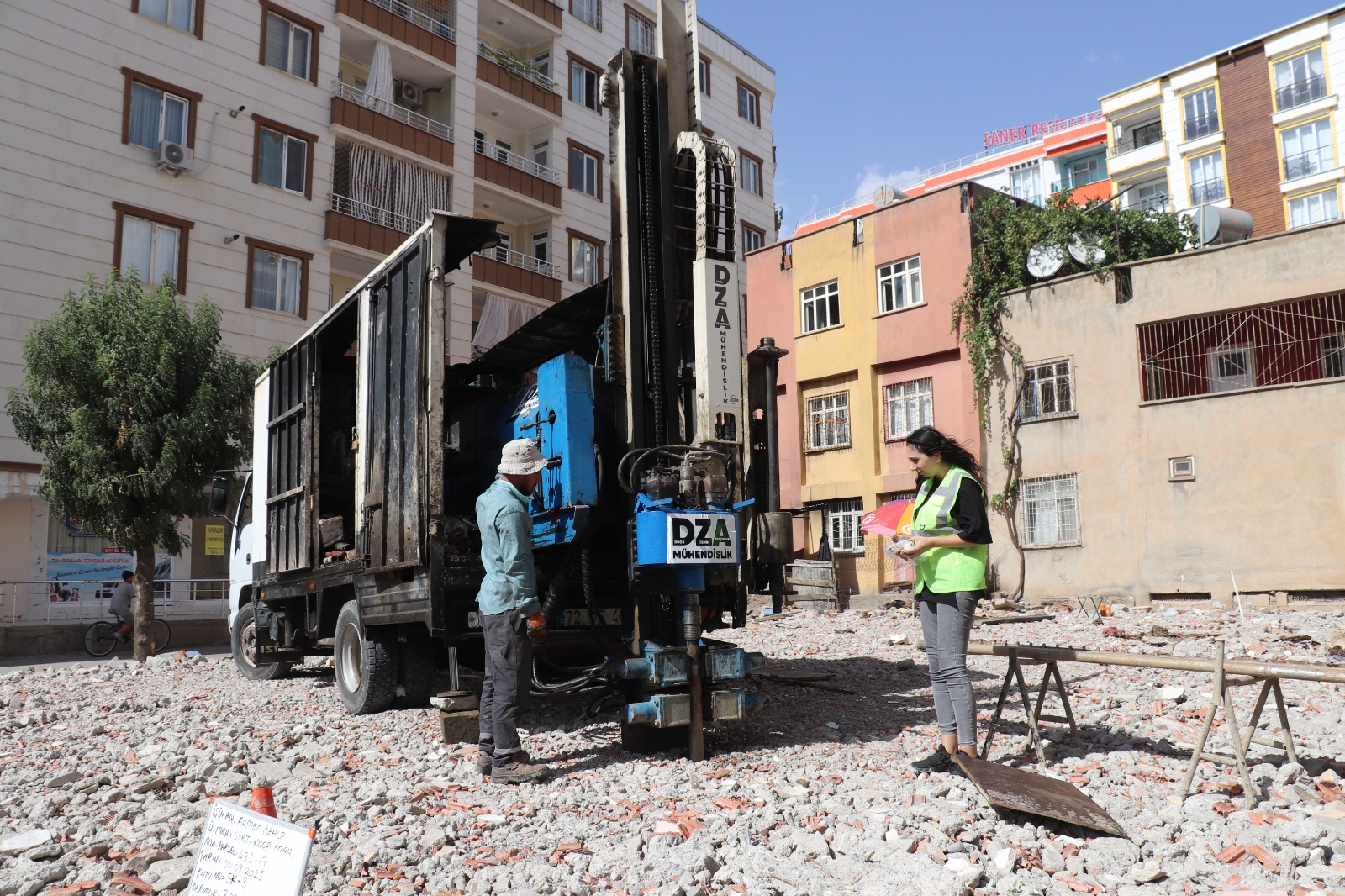 Si̇i̇rt ‘Te İnşaatlarin Jeoloji̇k-Jeotekni̇k Zemi̇n Etütleri̇ni̇ Denetledi̇ | Siirt Olay Haber