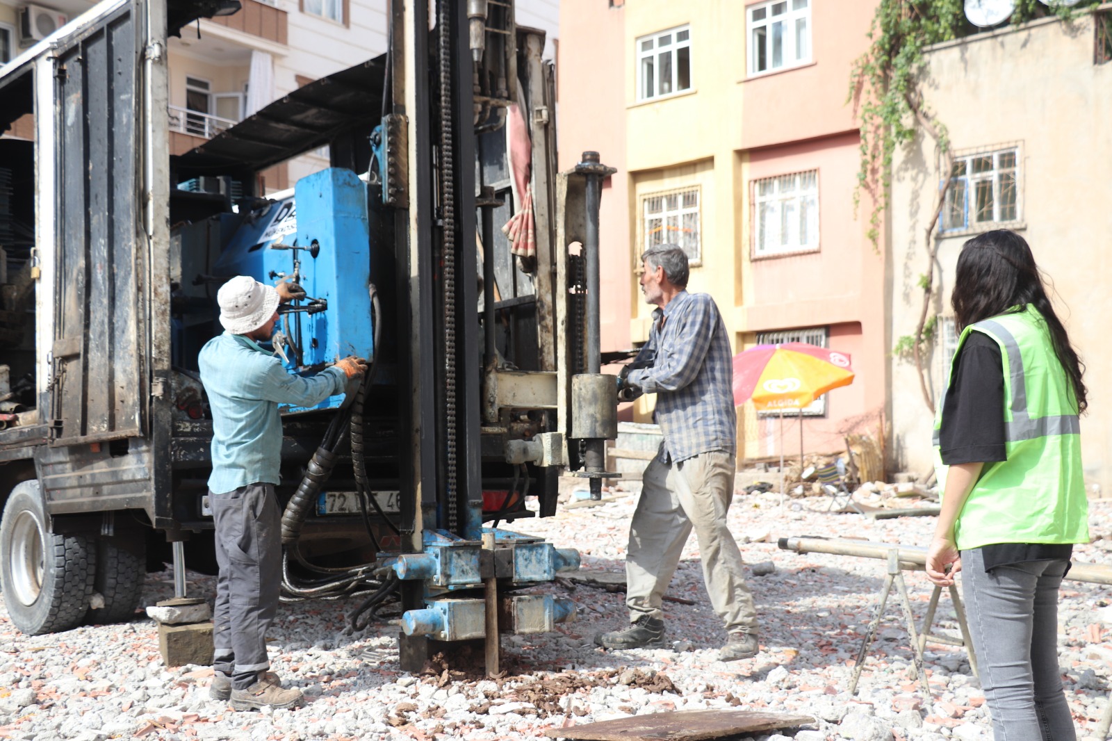 Si̇i̇rt ‘Te İnşaatlarin Jeoloji̇k-Jeotekni̇k Zemi̇n Etütleri̇ni̇ Denetledi̇ | Siirt Olay Haber