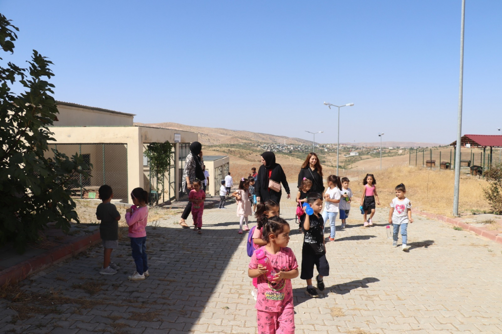 Siirt'Teki Çocuklar, 'Siirt Belediyesi Sokak Hayvanları Bakım Ve Rehabilitasyon Merkezi'Ni Ziyaret Ederek, Sevimli Dostlarımıza Sevgi Dolu Anlar Yaşattılar | Siirt Olay Haber