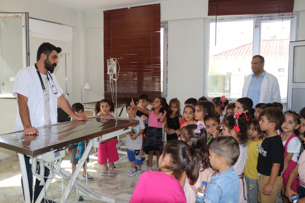 Siirt'Teki Çocuklar, 'Siirt Belediyesi Sokak Hayvanları Bakım Ve Rehabilitasyon Merkezi'Ni Ziyaret Ederek, Sevimli Dostlarımıza Sevgi Dolu Anlar Yaşattılar | Siirt Olay Haber