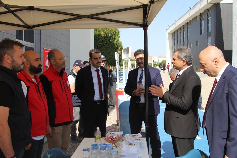 Emniyet Müdürlüğü, Siirt Üniversitesi Öğrencilerine Yönelik Bilgilendirme Standı Açtı | Siirt Olay Haber