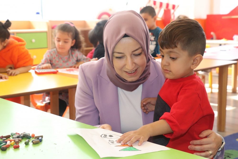 Vali Eşi Nurten Kızılkaya, Kadın Yaşam Merkezinde Bayan Kursiyerlerle Bir Araya Geldi | Siirt Olay Haber