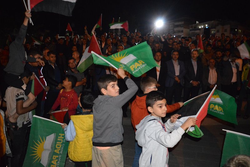 Siyonist Rejimin Katliamlarına Tepki Gösteren Siirt Halkı Gece Yarısı Sokaklara İndi | Siirt Olay Haber