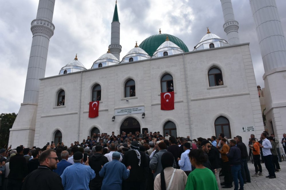 “Abdurrahman Bin Avf” Hazretlerinin Cami, Türbe Restorasyonu Ve Sosyal Donatıların Açılışı, Dualar Eşliğinde Yapıldı | Siirt Olay Haber