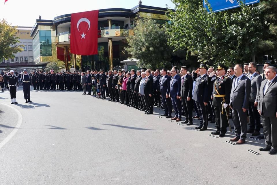 Siirt’te 29 Ekim Kutlamaları Çelenk Sunma Töreni İle Başladı | Siirt Olay Haber