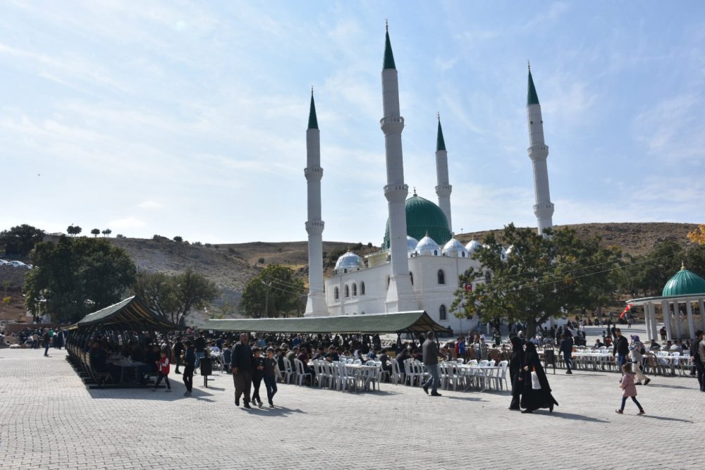 “Abdurrahman Bin Avf” Hazretlerinin Cami, Türbe Restorasyonu Ve Sosyal Donatıların Açılışı, Dualar Eşliğinde Yapıldı | Siirt Olay Haber