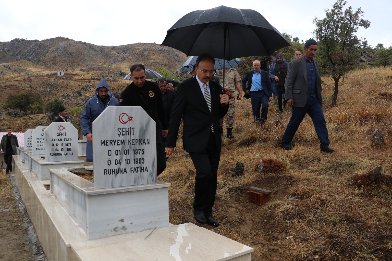 Pkk'Li Teröri̇stleri̇n Şi̇rvan/Daltepe Ve Kalkancik Köyleri̇nde Katletti̇ği̇ 37 Si̇vi̇l Şehi̇t Vatandaşimiz Dualarla Anildi | Siirt Olay Haber