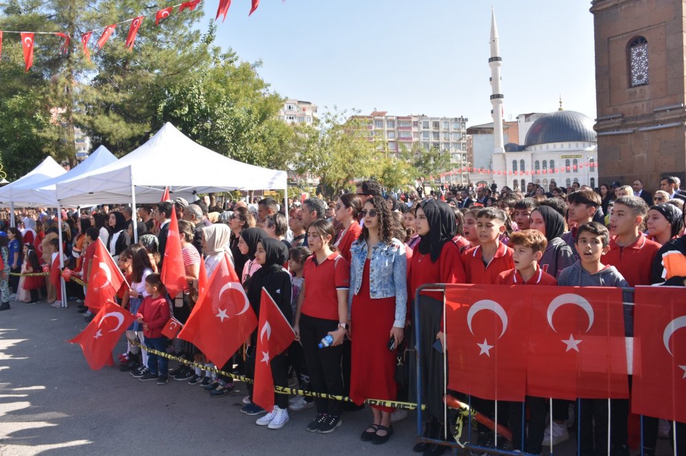 29 Ekim Cumhuriyet ‘In 100. Yılı Siirt'E Coşkuyla Kutlandı. | Siirt Olay Haber