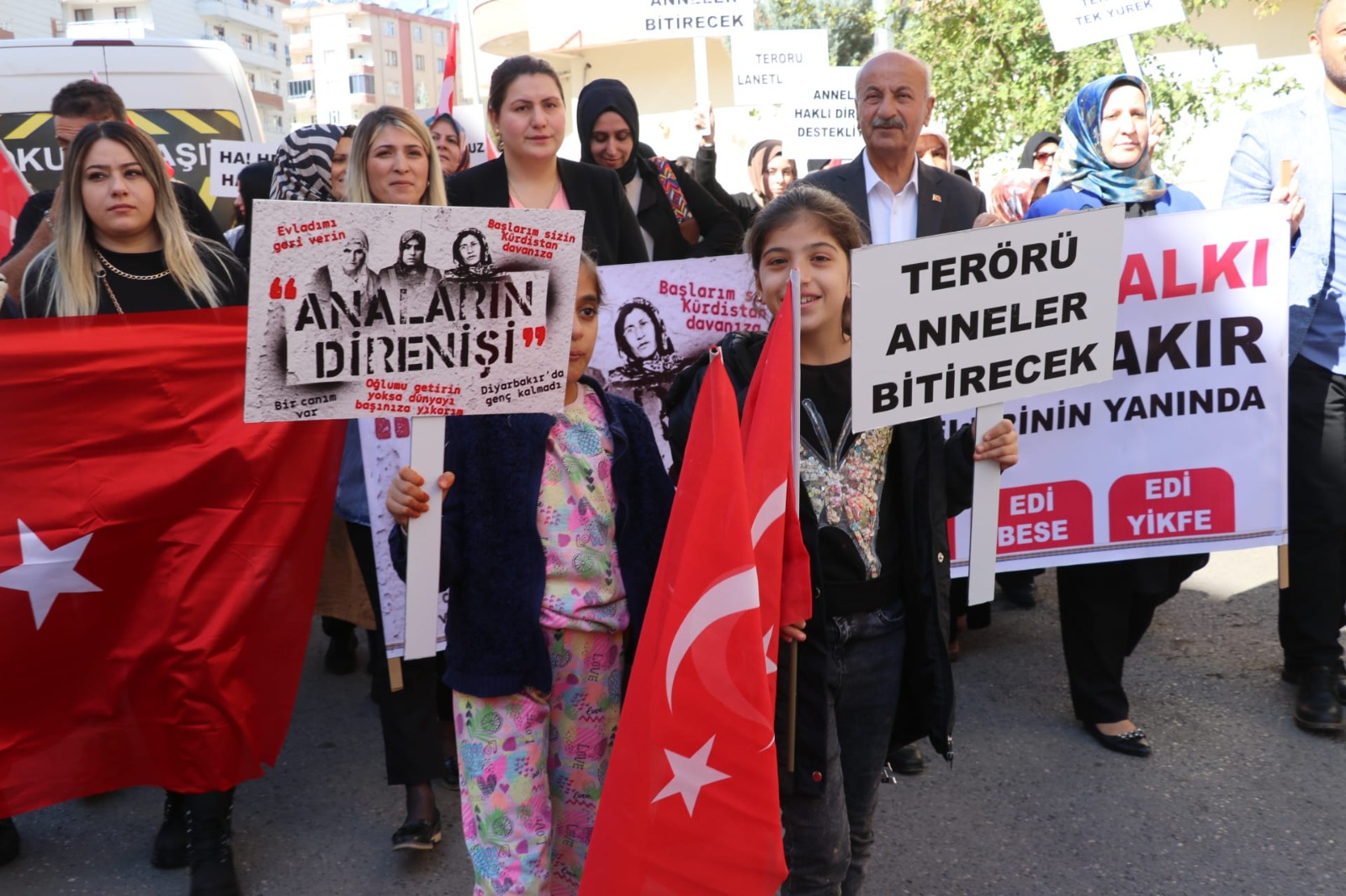 Si̇i̇rtli̇ Annelerden, Di̇yarbakir Anneleri̇ne Destek Zi̇yareti̇ | Siirt Olay Haber