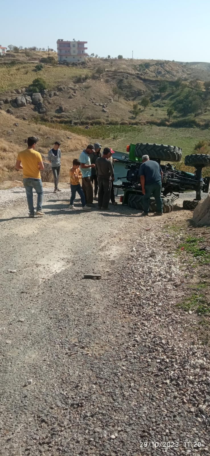 Baykan’da Bozuk Yol Traktörün Devrilmesine Neden Oldu | Siirt Olay Haber