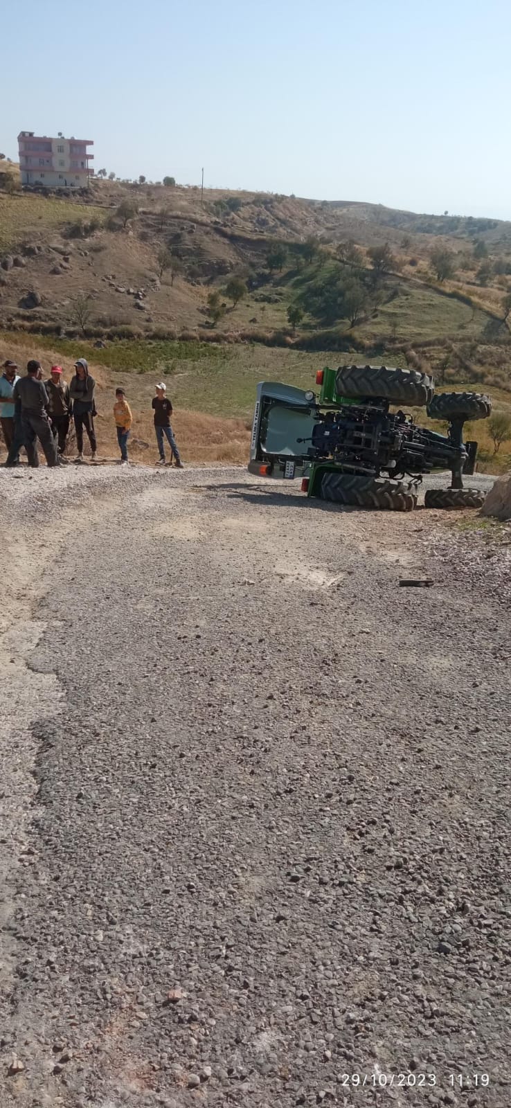 Baykan’da Bozuk Yol Traktörün Devrilmesine Neden Oldu | Siirt Olay Haber