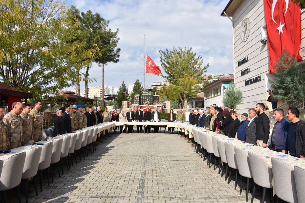 Si̇i̇rt’te Heli̇kopter Kazasinda Şehi̇t Olan 17 Mehmetçi̇k, İçi̇n Mevli̇t Okutuldu | Siirt Olay Haber