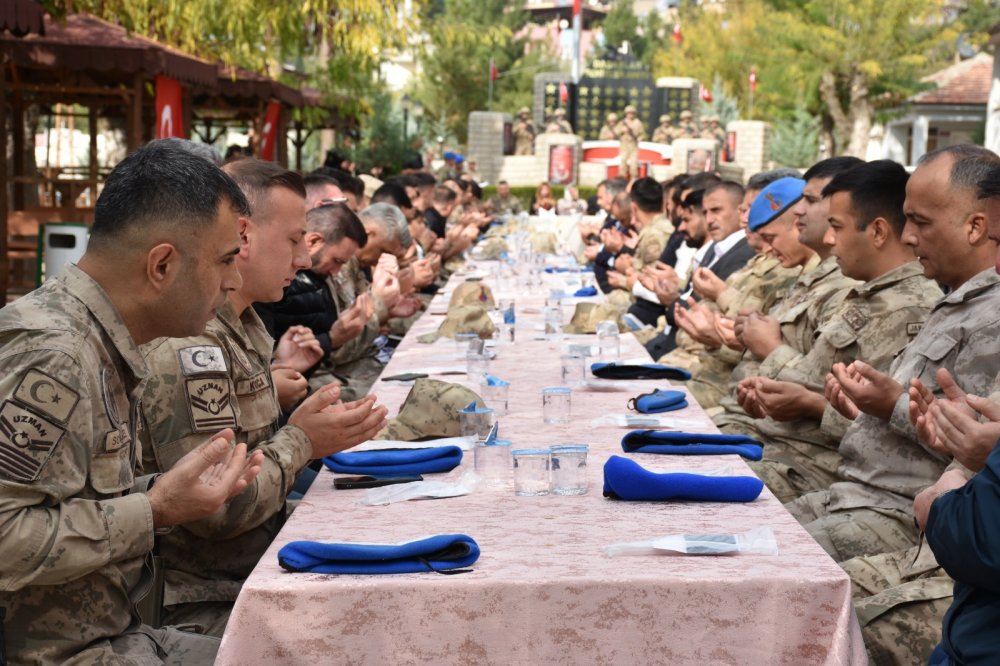 Si̇i̇rt’te Heli̇kopter Kazasinda Şehi̇t Olan 17 Mehmetçi̇k, İçi̇n Mevli̇t Okutuldu | Siirt Olay Haber