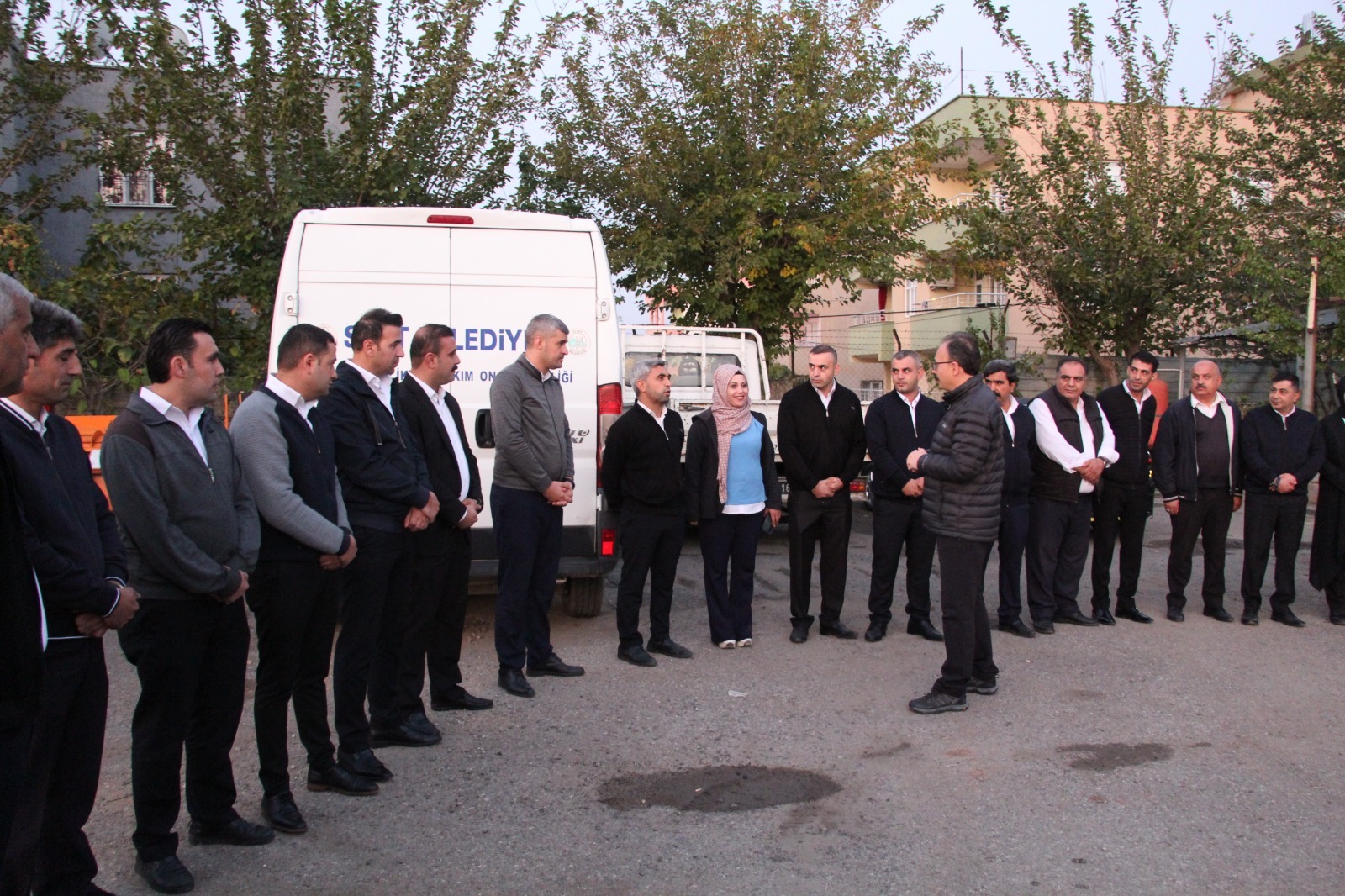 Vali̇ Kizilkaya, Sabahin İlk Işiklarinda Otobüs Şoförleri̇yle Bi̇r Araya Geldi̇ | Siirt Olay Haber