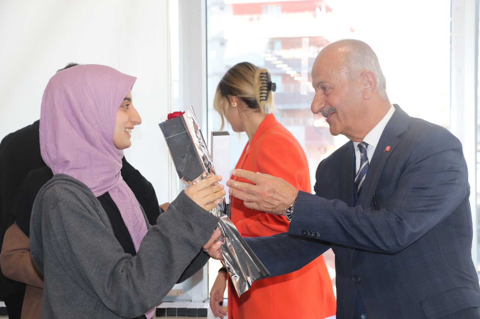 Si̇i̇rt Beledi̇yesi̇ Kadin Yaşam Merkezi̇’ndeki̇ Öğretmenleri̇n “24 Kasim Öğretmenler Günü” Kutlandi | Siirt Olay Haber