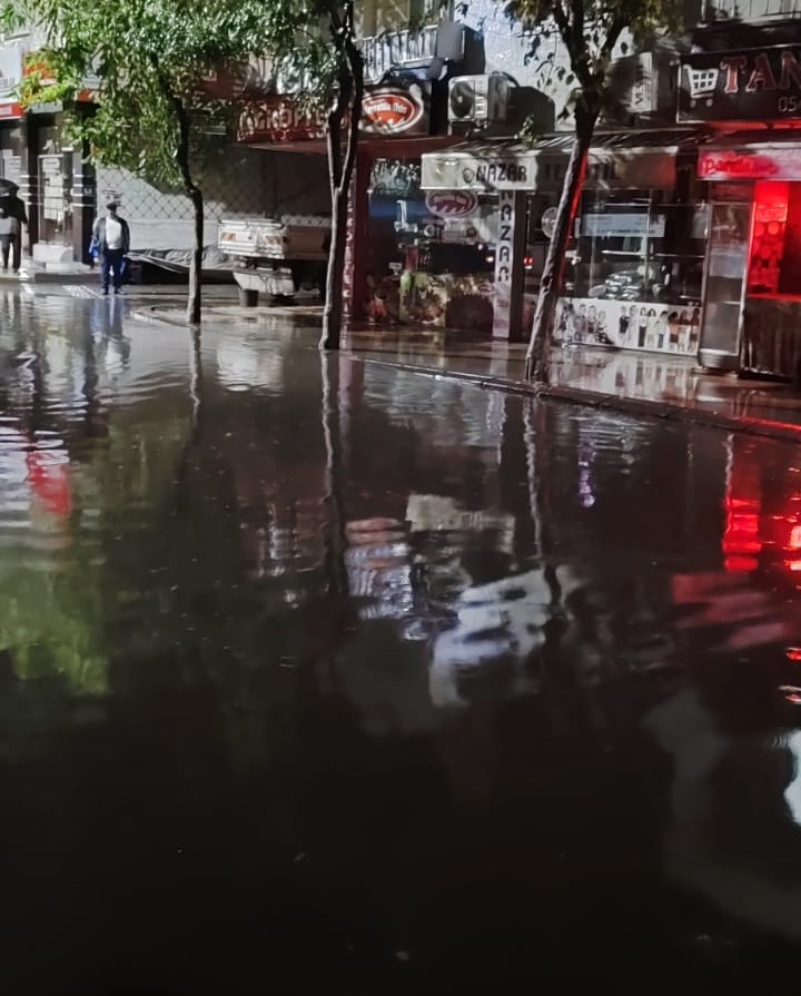 Yağmur Yağdı, Siirt’i Yine Su Bastı | Siirt Olay Haber