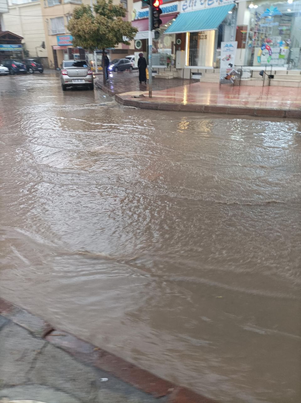 Yağmur Yağdı, Siirt’i Yine Su Bastı | Siirt Olay Haber