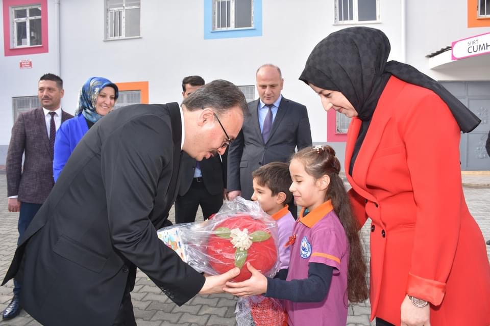 Vali Kızılkaya, Cumhuriyet İlkokulunda Yaptırılan Akıl Ve Zeka Oyunları Sınıfı'Nın Açılışını Gerçekleştirdi | Siirt Olay Haber