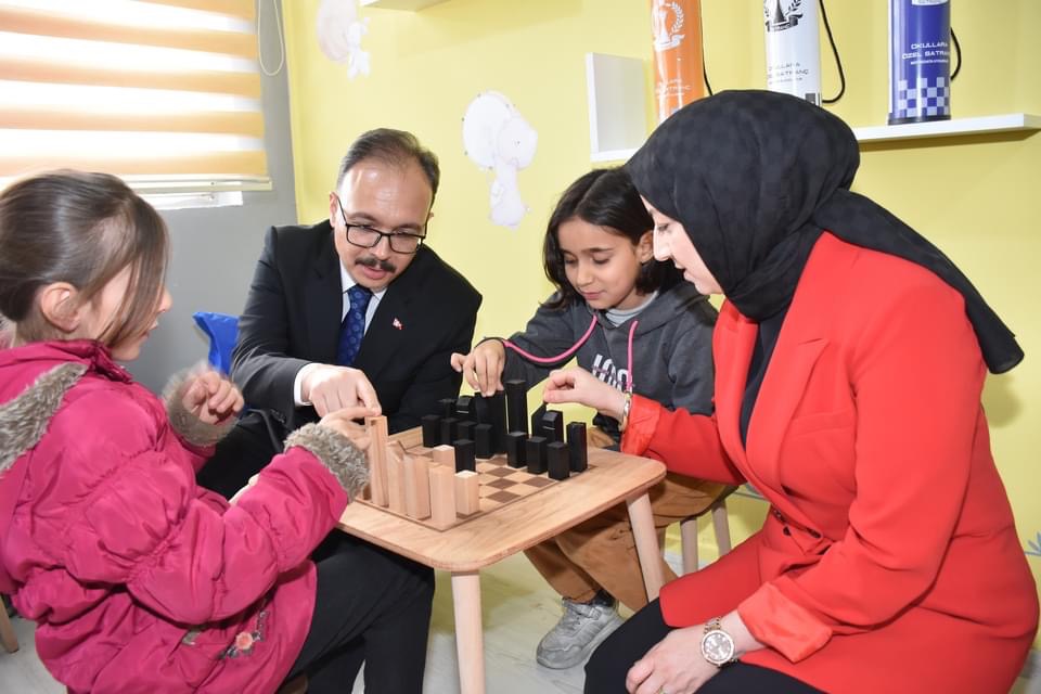 Vali Kızılkaya, Cumhuriyet İlkokulunda Yaptırılan Akıl Ve Zeka Oyunları Sınıfı'Nın Açılışını Gerçekleştirdi | Siirt Olay Haber