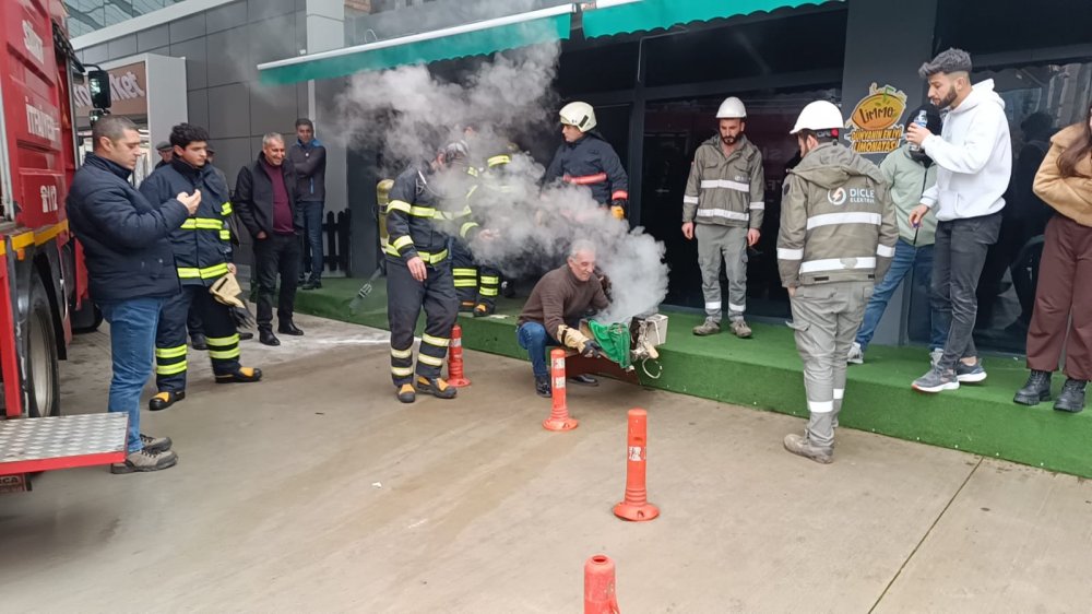 Siirt’te Akaryakıt İstasyonu Yanındaki Kafede Yangın