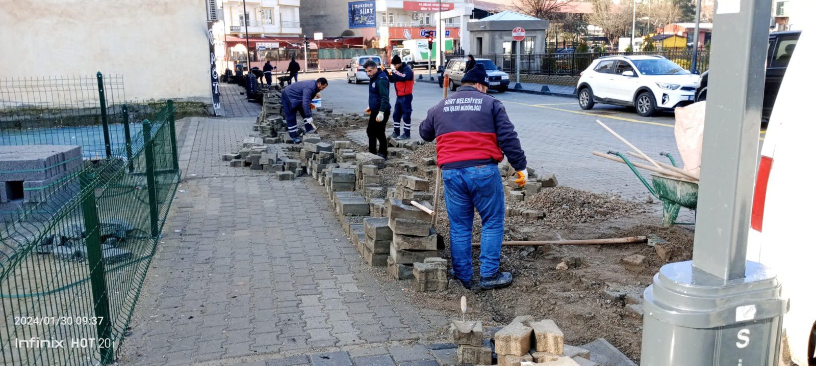 Siirt Belediyesi, Cadde, Mahalle Ve Sokaklardaki Parke Ve Kaldırım Çalışmalarına Hız Verdi! | Siirt Olay Haber