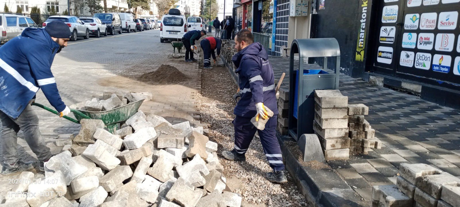 Siirt Belediyesi, Cadde, Mahalle Ve Sokaklardaki Parke Ve Kaldırım Çalışmalarına Hız Verdi! | Siirt Olay Haber