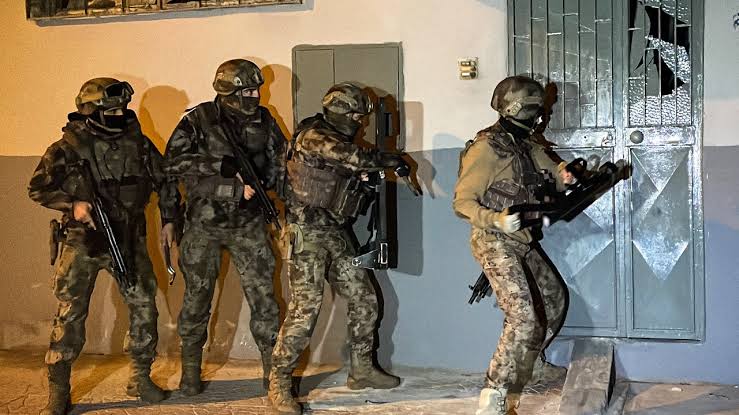 Siirt Dahil 78 İlde Operasyon, 2 Bin Kişi Gözaltına Alındı