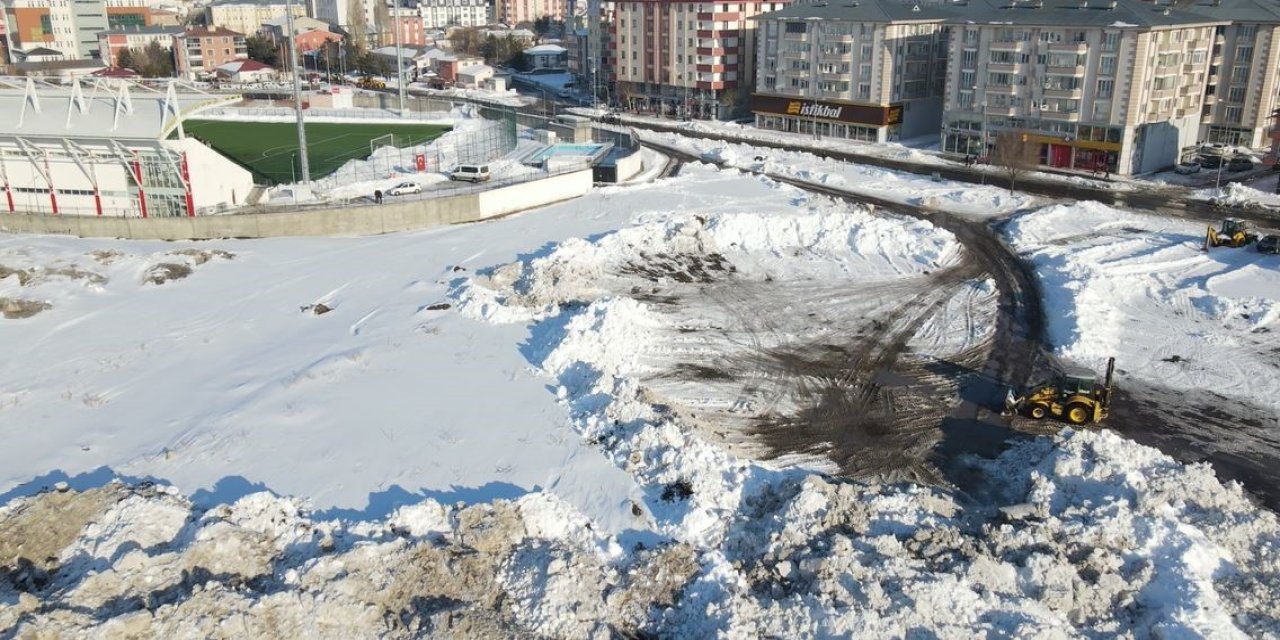 55 Yıllık Kar Rekoru Kırıldı, Kar Yığınları Kamyonlarla Şehir Dışına Taşınıyor