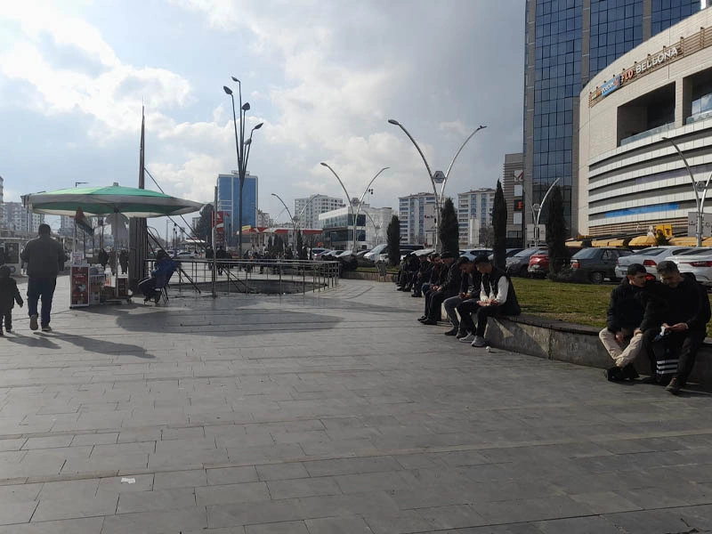 Diyarbakır’da Kış Güneşinin Tadını Çıkardılar