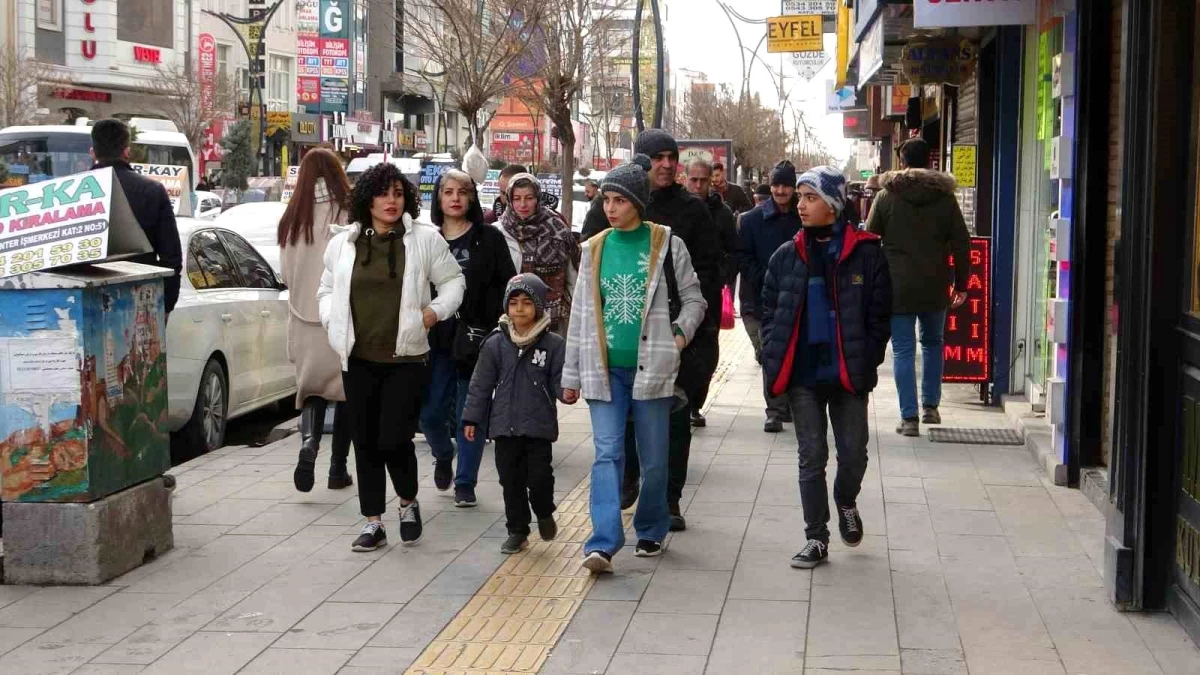 İranlı Turistler Van’A Akın Etti