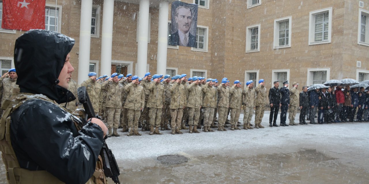 Şırnak'Ta Öğrenciler Kar Altında Çanakkale Zaferini Kutladı | Siirt Olay Haber