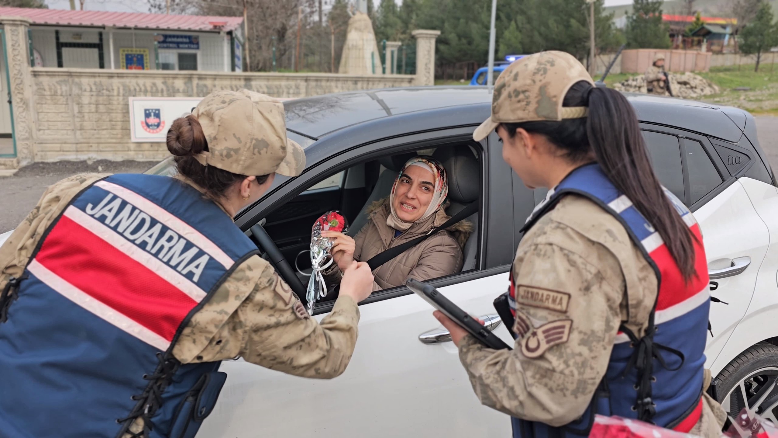 Siirt'Te Jandarma Kadınları Unutmadı | Siirt Olay Haber