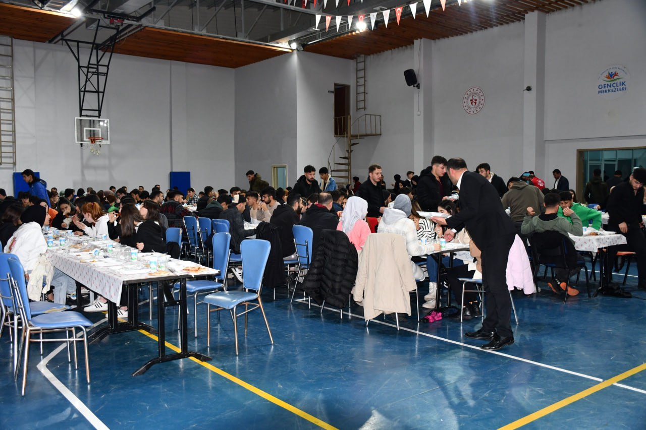 Siirt Belediye Başkan Adayı Ekrem Olğaç, Yüzlerce Gençle Buluştu! Olğaç: Gençlerin İstek Ve Talebini Getirmek İçin Gecemizi Gündüzümüze Katacağız | Siirt Olay Haber