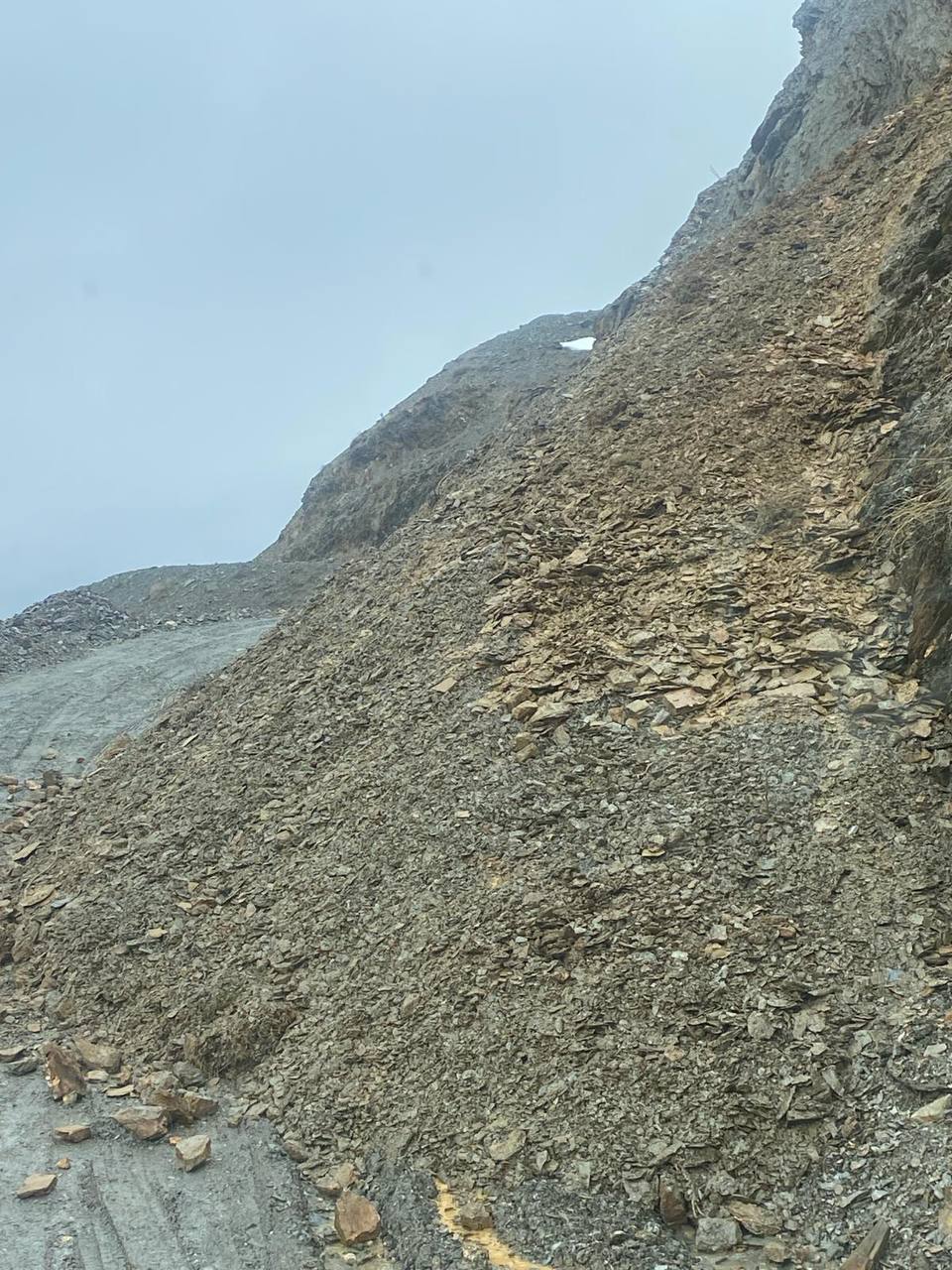 Siirt’te Heyelandan Ötürü Ulaşıma Kapanan Yollar Açıldı | Siirt Olay Haber