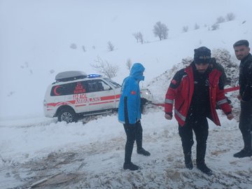 Siirt’in Pervari İlçesinde Mahsur Kalan 12 Ekipler Tarafından Kurtarıldı | Siirt Olay Haber