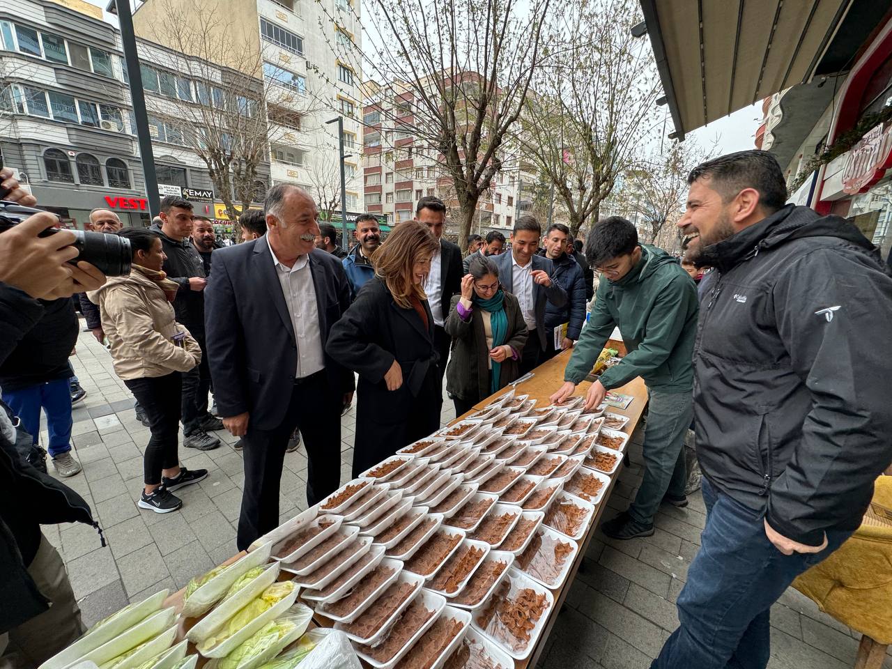 Meral Danış Beştaş, Siirt Esnafını Gezdi | Siirt Olay Haber