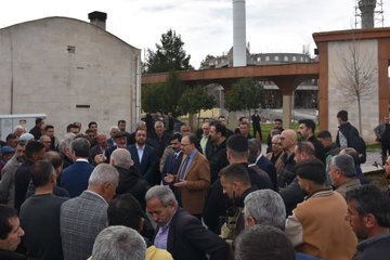 Siirt Valisi Kızılkaya, Baykan İlçesinde Meydana Gelen Olay Üzerine Olay Yerine Gitti ve Sağduyuya Çağrı Yaptı | Siirt Olay Haber