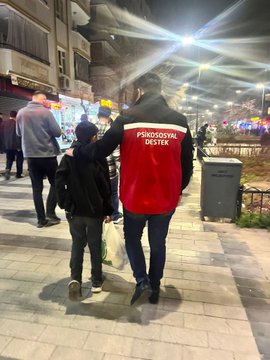 Siirt Sosyal Hizmet Merkezi Mobil Ekibi Sokakta Çalıştırılan Çocukları Yalnız Bırakmadı | Siirt Olay Haber