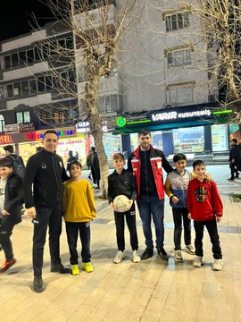 Siirt Sosyal Hizmet Merkezi Mobil Ekibi Sokakta Çalıştırılan Çocukları Yalnız Bırakmadı | Siirt Olay Haber