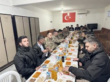 Siirt’in Kurtalan İlçe Kaymakamı Serin Kayabağlar’da Askerle İftarda Buluştu. | Siirt Olay Haber